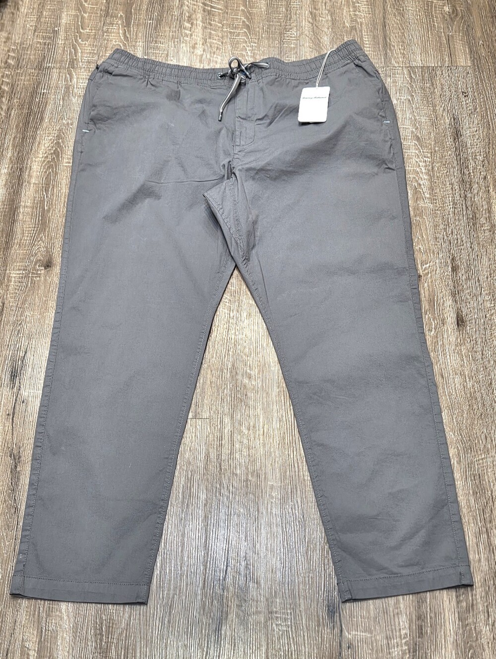 NWT Tommy Bahama Poplin Oceanside Drawstring Men's Pants, Size XXL x 30", Gray.